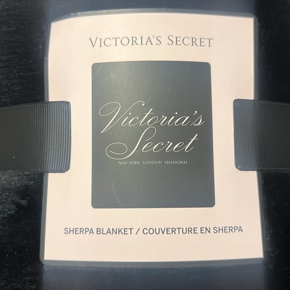 Victoria's Secret Sherpa Blanket 50x60 - Picture 2 of 4